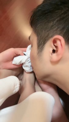 套路直播视频【桃幼幼】反绑强制鞭打踩踏/骑马/洗脚水窒息 bf26361-绳艺资料库